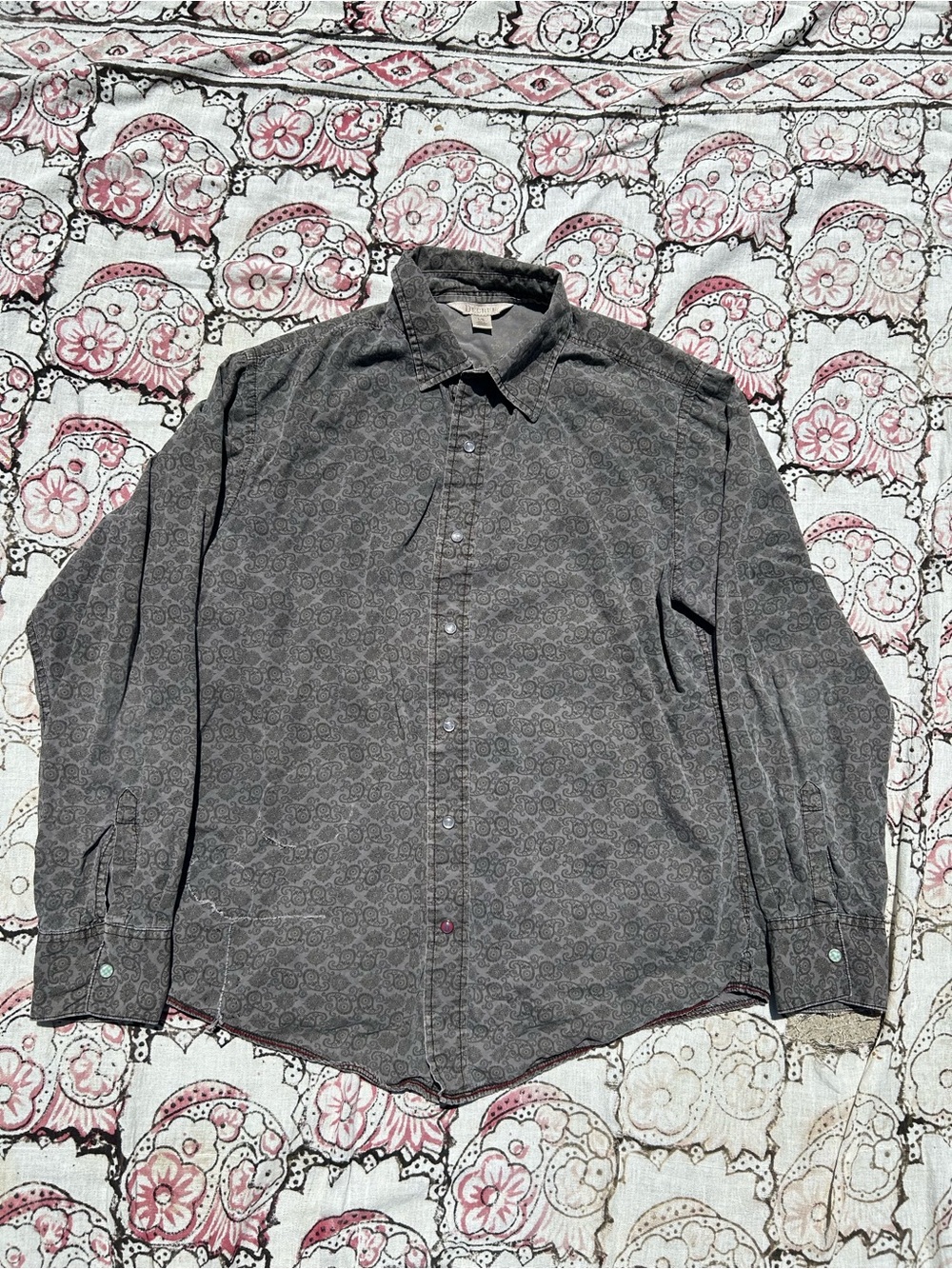 Decree Men's Grey Button-Down Shirt with Subtle Pattern